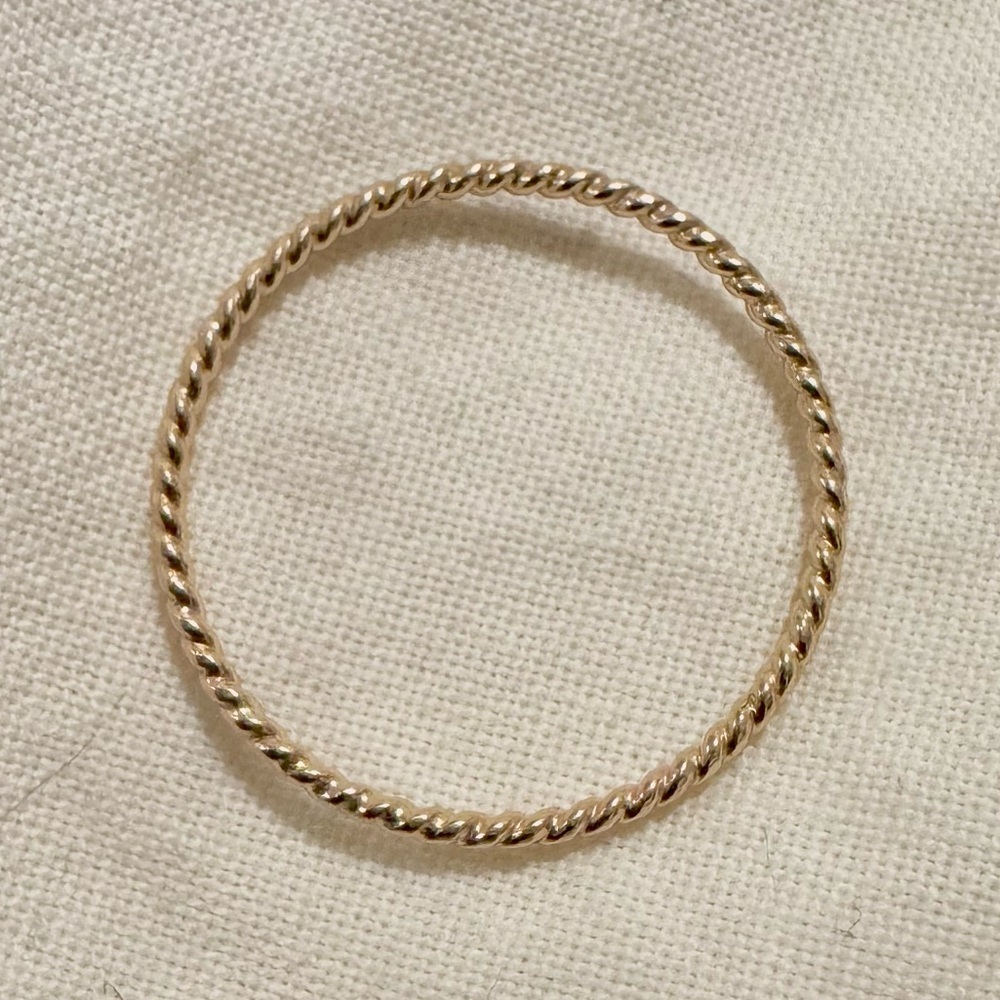 Gold Filled Rope Twist Stacking Ring - Size 6 - Picture 1 of 2